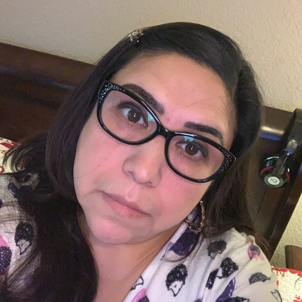 Meet your Posher, Claudia